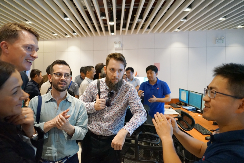 7eef739808d0074a9bbc3feb63e18ab